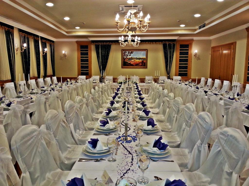 Hotel Villa Classica Pápa Buitenkant foto