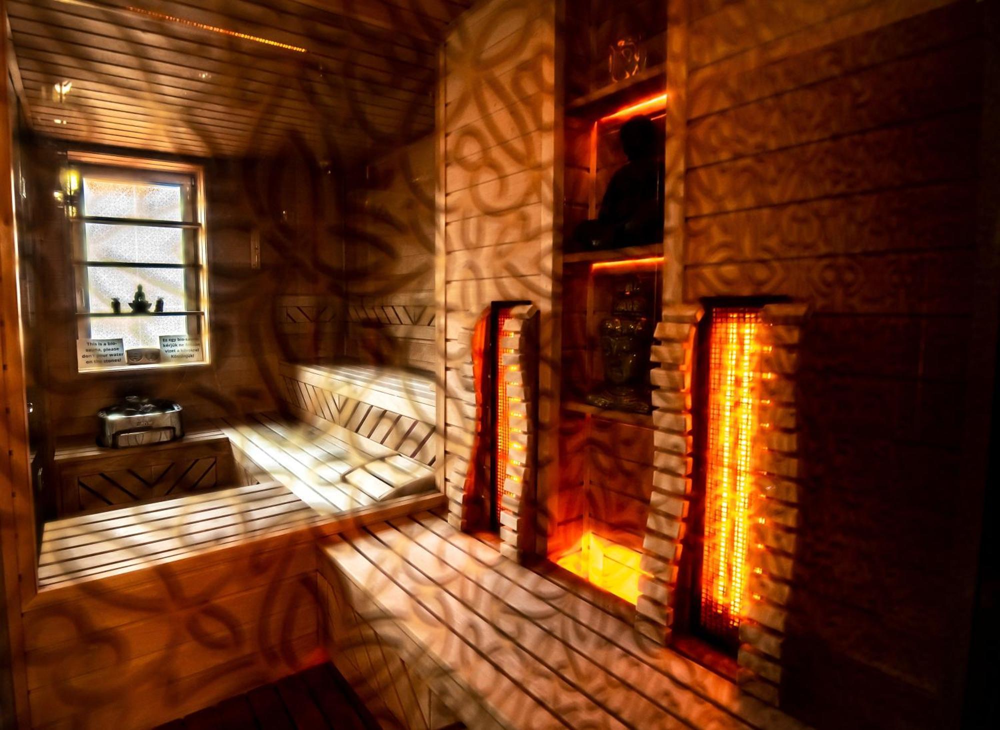 Hotel Villa Classica Pápa Buitenkant foto