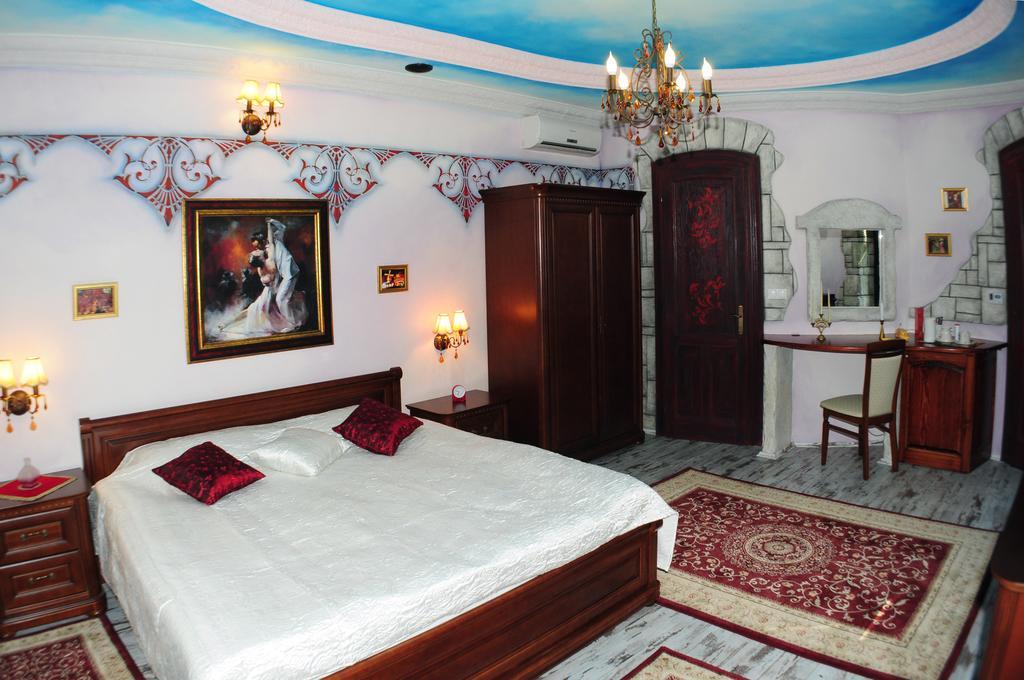 Hotel Villa Classica Pápa Buitenkant foto