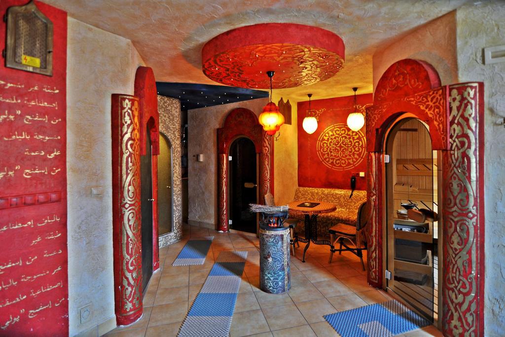 Hotel Villa Classica Pápa Buitenkant foto