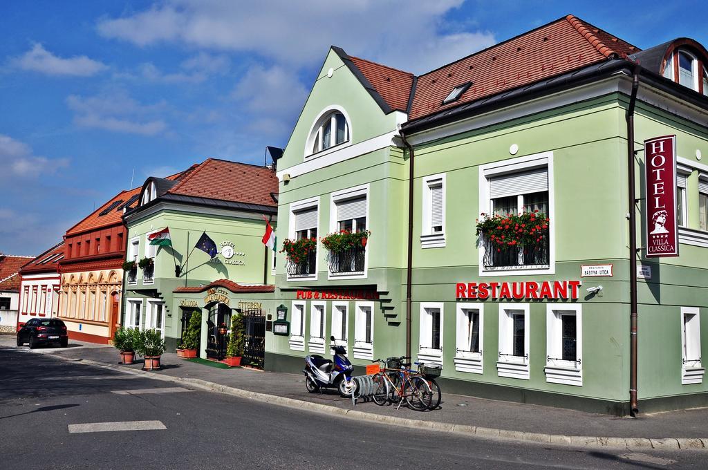 Hotel Villa Classica Pápa Buitenkant foto