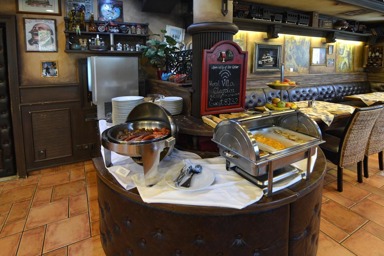 Hotel Villa Classica Pápa Buitenkant foto